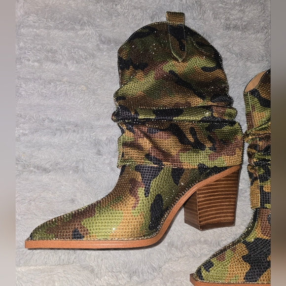 Rhinestone Studded Camo Boots - Picture 3 of 6